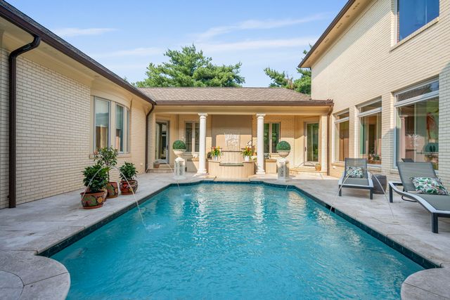 943 Squire Oaks Drive, Villa Hills, KY 41017