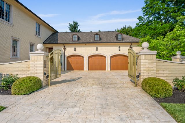 943 Squire Oaks Drive, Villa Hills, KY 41017