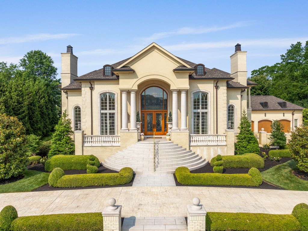 943 Squire Oaks Drive, Villa Hills, KY 41017