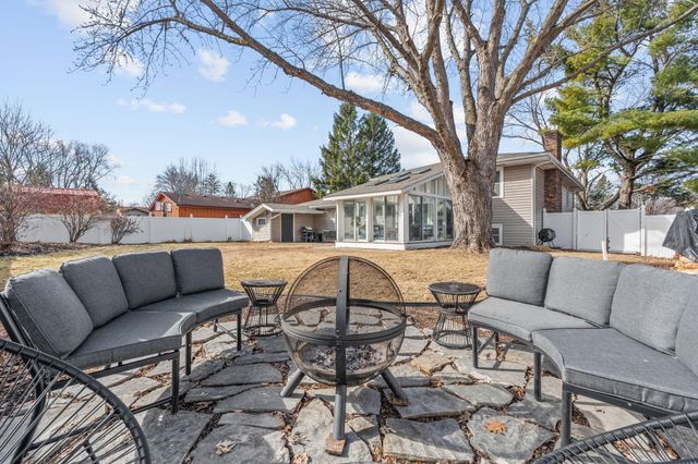 2946 Mcknight Road N, Maplewood, MN 55109