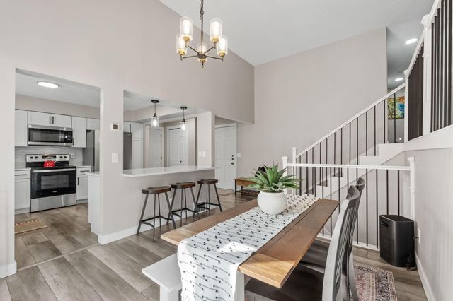 2946 Mcknight Road N, Maplewood, MN 55109