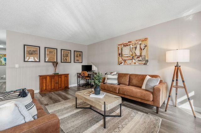 2946 Mcknight Road N, Maplewood, MN 55109