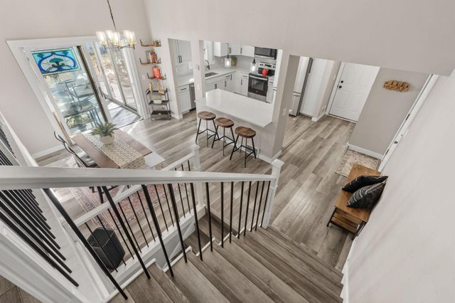 2946 Mcknight Road N, Maplewood, MN 55109