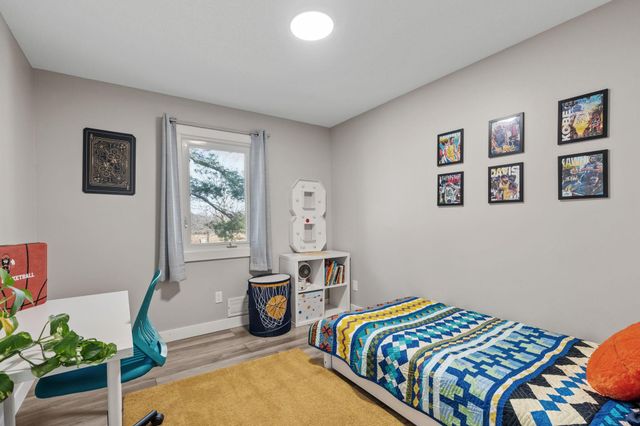 2946 Mcknight Road N, Maplewood, MN 55109