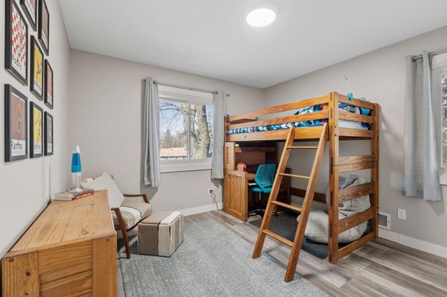 2946 Mcknight Road N, Maplewood, MN 55109