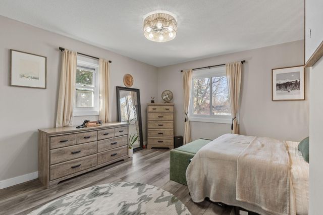 2946 Mcknight Road N, Maplewood, MN 55109