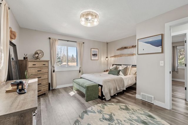 2946 Mcknight Road N, Maplewood, MN 55109