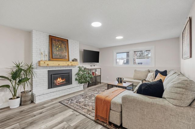 2946 Mcknight Road N, Maplewood, MN 55109