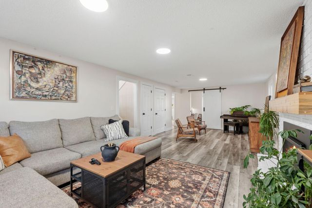 2946 Mcknight Road N, Maplewood, MN 55109