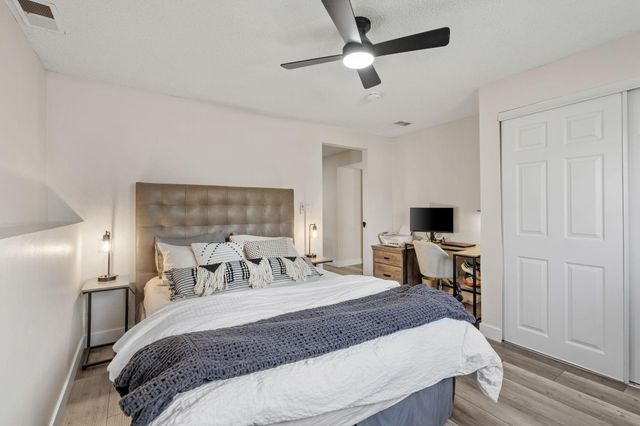 2946 Mcknight Road N, Maplewood, MN 55109