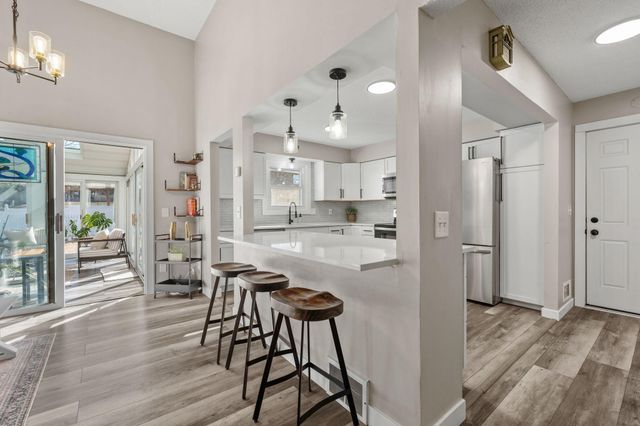 2946 Mcknight Road N, Maplewood, MN 55109