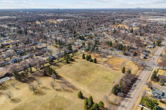 2946 Mcknight Road N, Maplewood, MN 55109