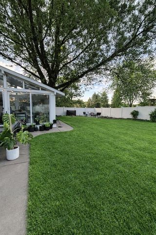 2946 Mcknight Road N, Maplewood, MN 55109