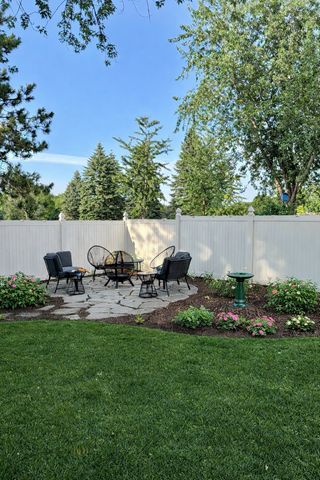 2946 Mcknight Road N, Maplewood, MN 55109