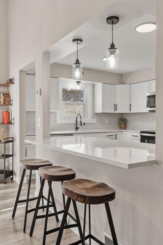 2946 Mcknight Road N, Maplewood, MN 55109