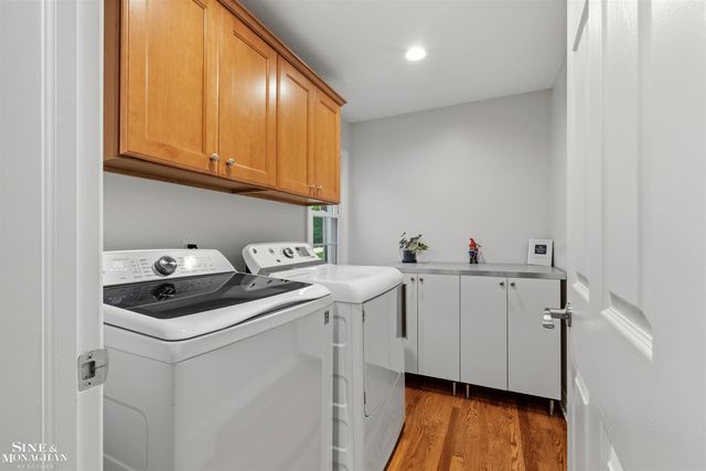 1061 N Renaud Road, Grosse Pointe Woods, MI 48236