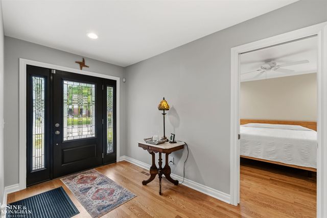 1061 N Renaud Road, Grosse Pointe Woods, MI 48236