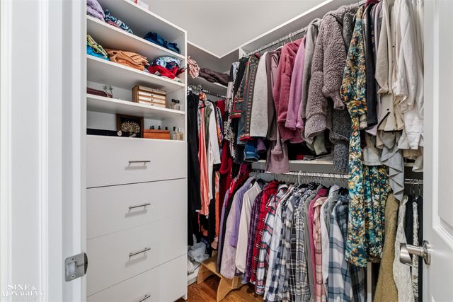 1061 N Renaud Road, Grosse Pointe Woods, MI 48236