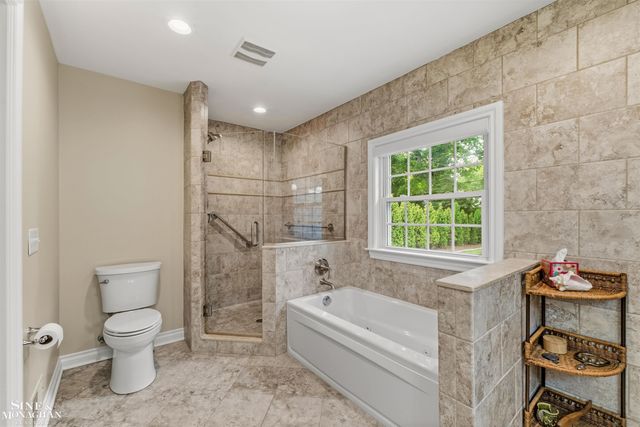 1061 N Renaud Road, Grosse Pointe Woods, MI 48236