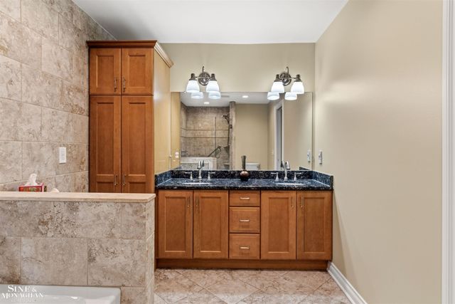 1061 N Renaud Road, Grosse Pointe Woods, MI 48236