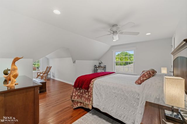 1061 N Renaud Road, Grosse Pointe Woods, MI 48236