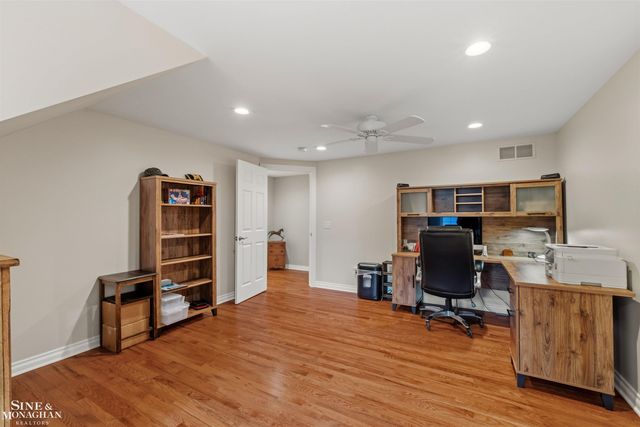 1061 N Renaud Road, Grosse Pointe Woods, MI 48236