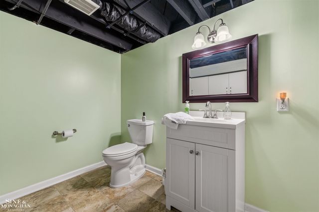 1061 N Renaud Road, Grosse Pointe Woods, MI 48236