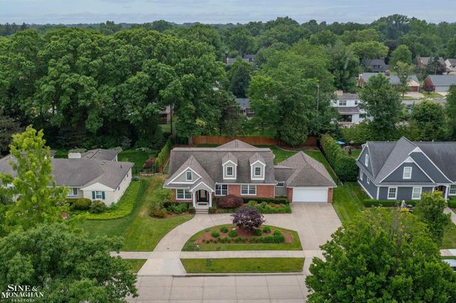 1061 N Renaud Road, Grosse Pointe Woods, MI 48236