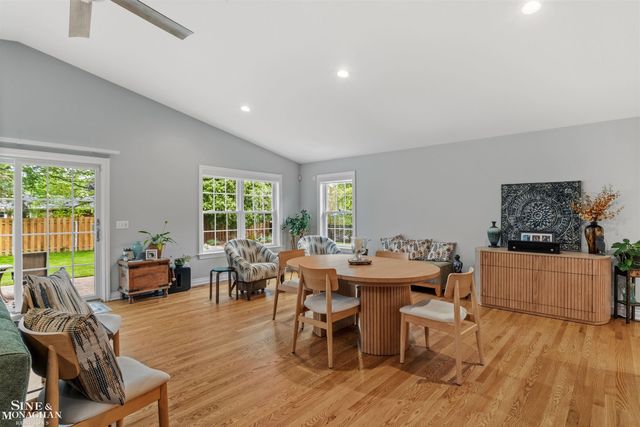 1061 N Renaud Road, Grosse Pointe Woods, MI 48236