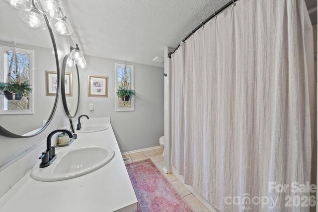 350 21st Avenue Drive NW, Hickory, NC 28601