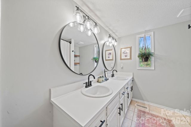 350 21st Avenue Drive NW, Hickory, NC 28601