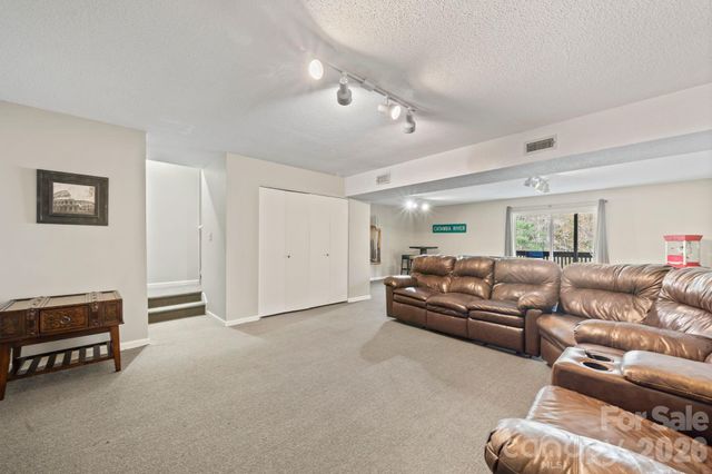 350 21st Avenue Drive NW, Hickory, NC 28601