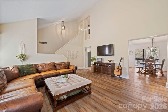 350 21st Avenue Drive NW, Hickory, NC 28601