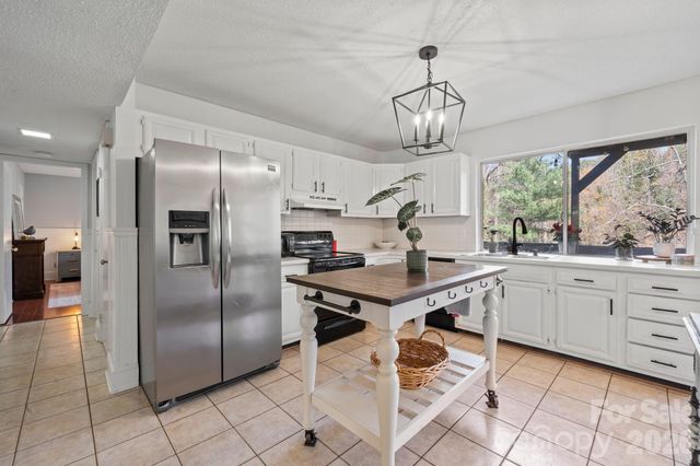 350 21st Avenue Drive NW, Hickory, NC 28601