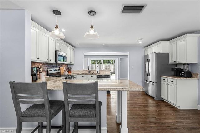 776 Entrada DR S, Fort Myers, FL 33919