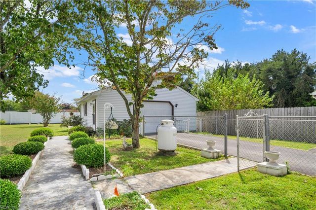 6956 Ashley ST, Hayes, VA 23072