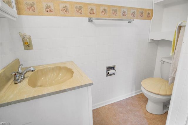 6956 Ashley ST, Hayes, VA 23072