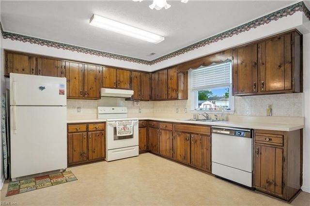 6956 Ashley ST, Hayes, VA 23072
