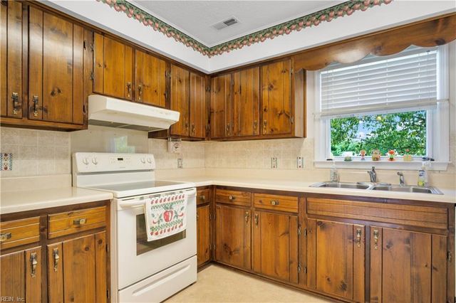 6956 Ashley ST, Hayes, VA 23072