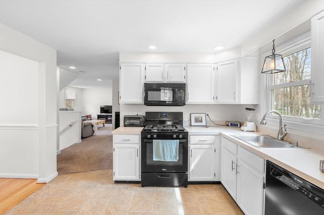 2 Rhode Island Rd, Wilmington, MA 01887