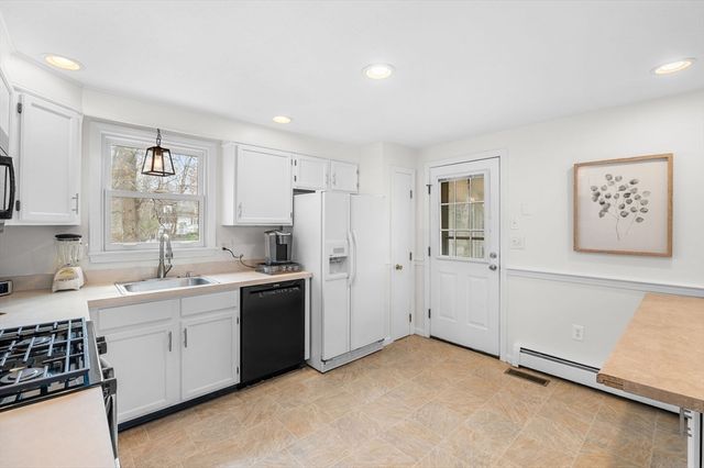 2 Rhode Island Rd, Wilmington, MA 01887