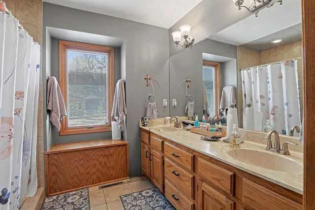 3704 N Smyser Ct, Wichita, KS 67204