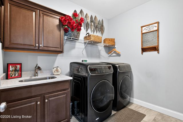 216 Locust Park Pl, Louisville, KY 40245