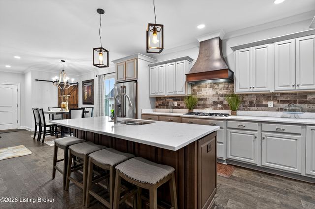 216 Locust Park Pl, Louisville, KY 40245