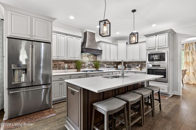 216 Locust Park Pl, Louisville, KY 40245