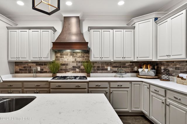 216 Locust Park Pl, Louisville, KY 40245