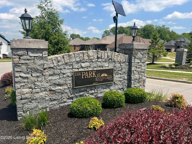216 Locust Park Pl, Louisville, KY 40245