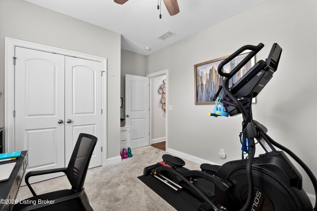 216 Locust Park Pl, Louisville, KY 40245