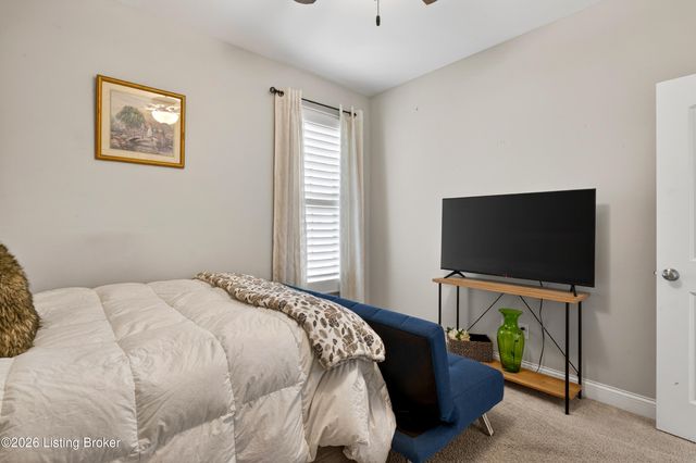 216 Locust Park Pl, Louisville, KY 40245