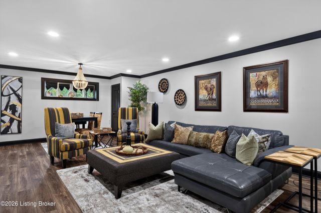 216 Locust Park Pl, Louisville, KY 40245